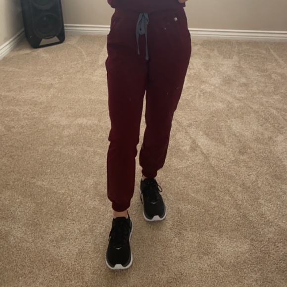 FIGS Zamora High Waisted 2.0 Jogger PXS Burgundy - Picture 2 of 2